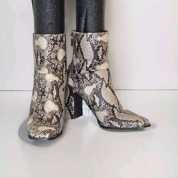 JustFab Inesa Block Heel Bootie  Faux Snakeskin - Size 9 - Picture 2 of 11